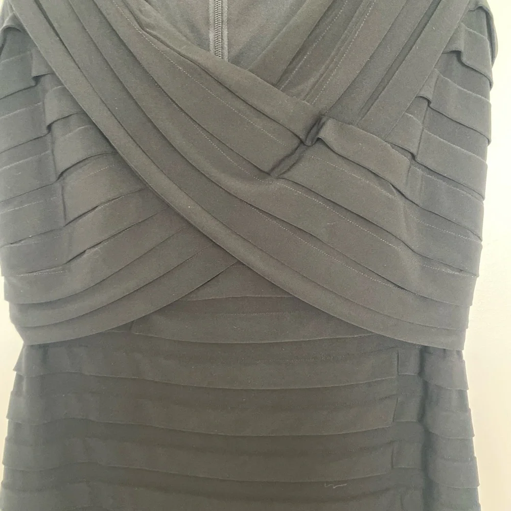 Tadashi Shoji Black Pleated Tiered Cap Sleeve Cocktail Dress - Size M